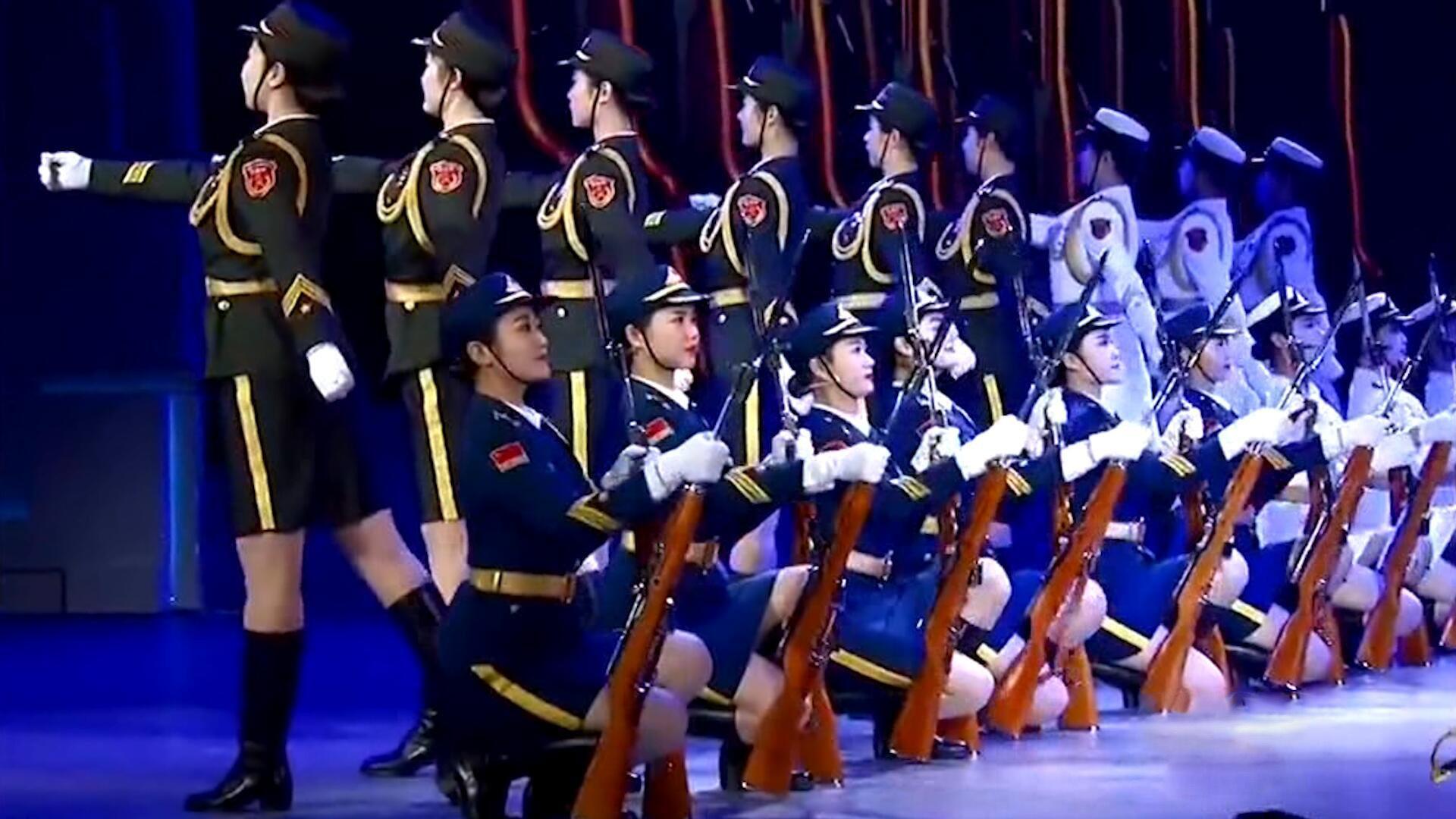 三軍女兵隊跳舞，展現(xiàn)力量與柔美的完美結(jié)合，三軍女兵隊舞蹈，力量與柔美的完美交融