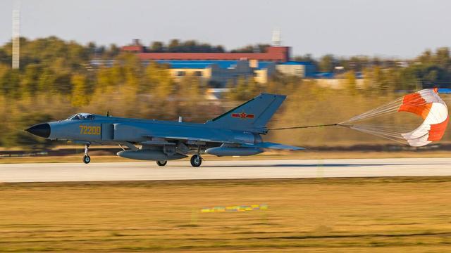 關(guān)于2022年殲-7還有多少架的探討，探討，殲-7戰(zhàn)機(jī)在2022年的數(shù)量概況