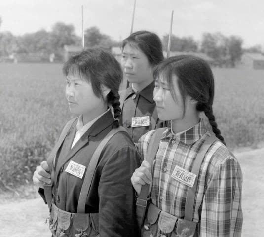 中國女兵老照片，歷史中的巾幗英雄形象展現(xiàn)，中國女兵老照片，歷史巾幗英雄形象展