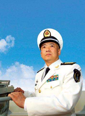 遼寧艦現(xiàn)任艦長——中國海軍力量的新標(biāo)桿，遼寧艦現(xiàn)任艦長，中國海軍力量的新典范