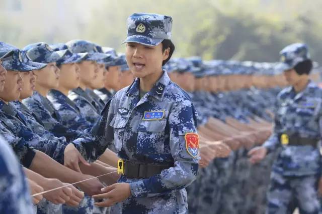 大學(xué)生女兵容易被錄取嗎？解析影響因素與機會平等，女大學(xué)生兵錄取機會解析，影響因素與平等權(quán)益探討