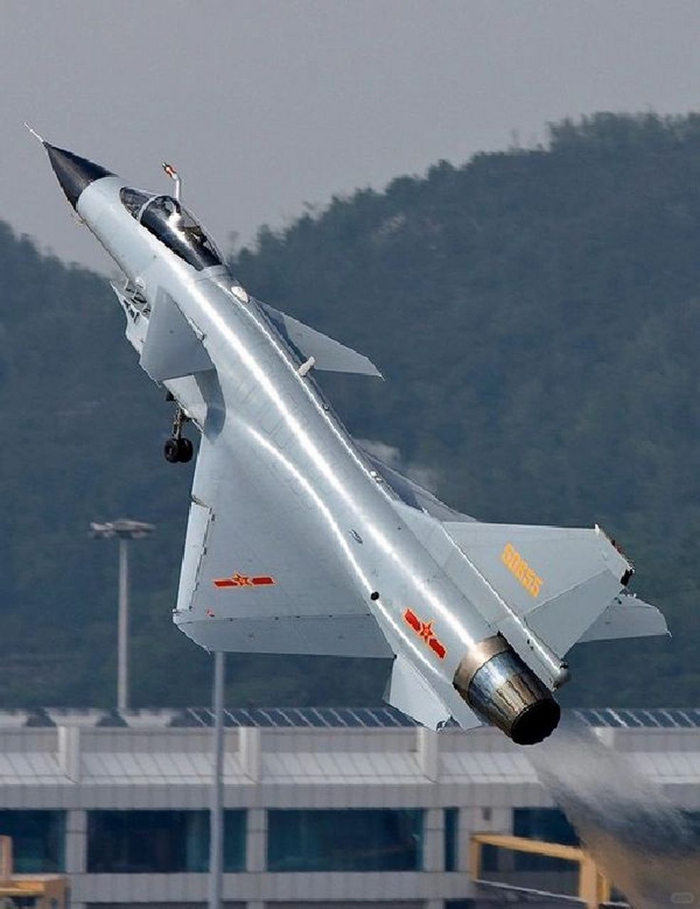 殲-10戰(zhàn)斗機(jī)是幾代機(jī)？全面解析中國(guó)空軍的主力戰(zhàn)機(jī)，中國(guó)空軍主力戰(zhàn)機(jī)殲-10戰(zhàn)斗機(jī)的全面解析，幾代機(jī)？