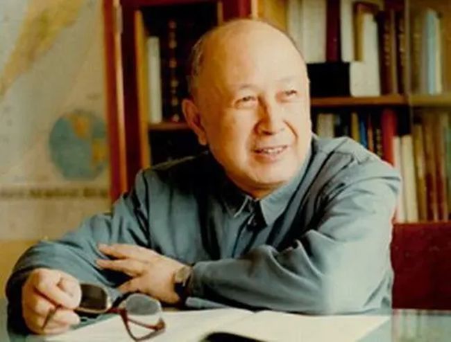 錢學(xué)森資料簡介，中國航天之父的傳奇人生，中國航天之父錢學(xué)森，傳奇人生的簡介