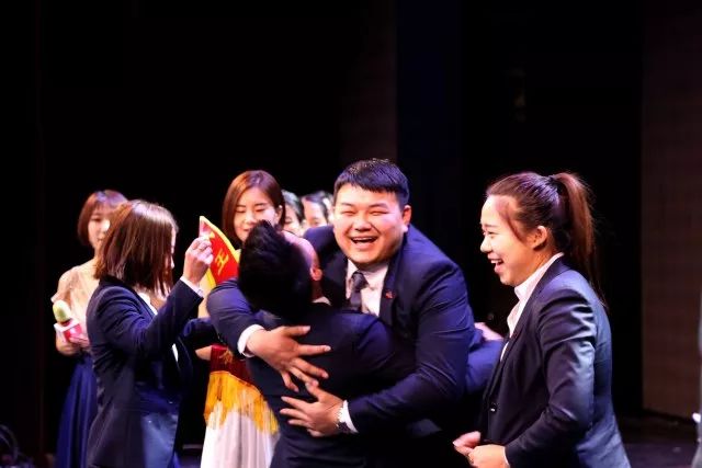 王中王肖一特一中，一位杰出人物的簡介，王中王肖一特一中，杰出人物的生平簡介