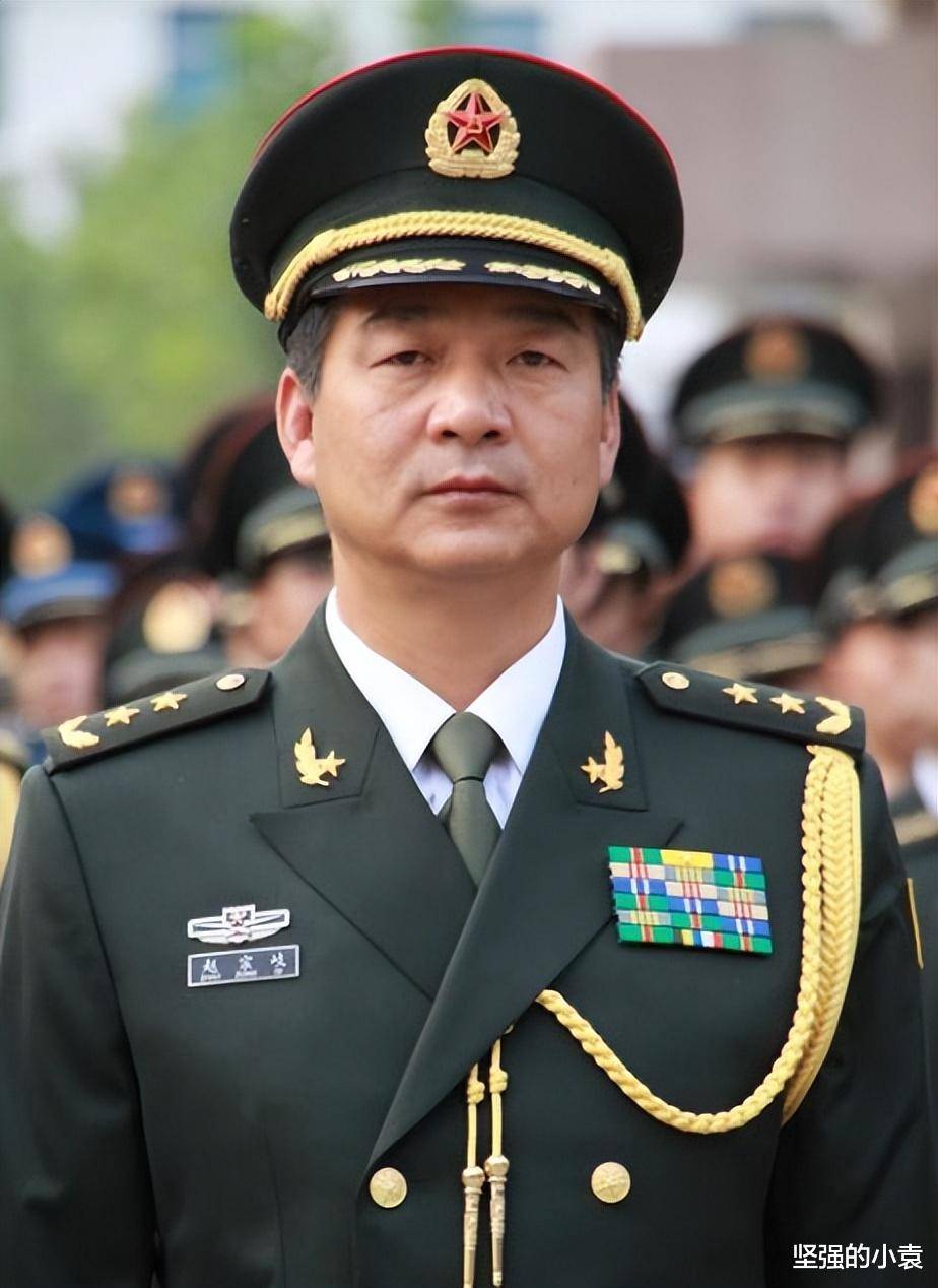 現(xiàn)任中部戰(zhàn)區(qū)司令員，領(lǐng)導(dǎo)力與戰(zhàn)略視野的展現(xiàn)，中部戰(zhàn)區(qū)司令員領(lǐng)導(dǎo)力與戰(zhàn)略視野展現(xiàn)風(fēng)采