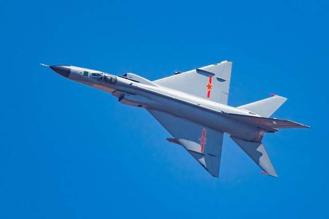 殲8戰(zhàn)斗機(jī)圖片，歷史、技術(shù)特點(diǎn)與現(xiàn)代價(jià)值，殲8戰(zhàn)斗機(jī)，歷史、技術(shù)特點(diǎn)與現(xiàn)代價(jià)值的探索之旅的圖片集錦